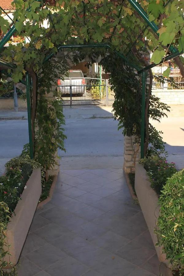 Apartments With A Parking Space Fazana - 7234