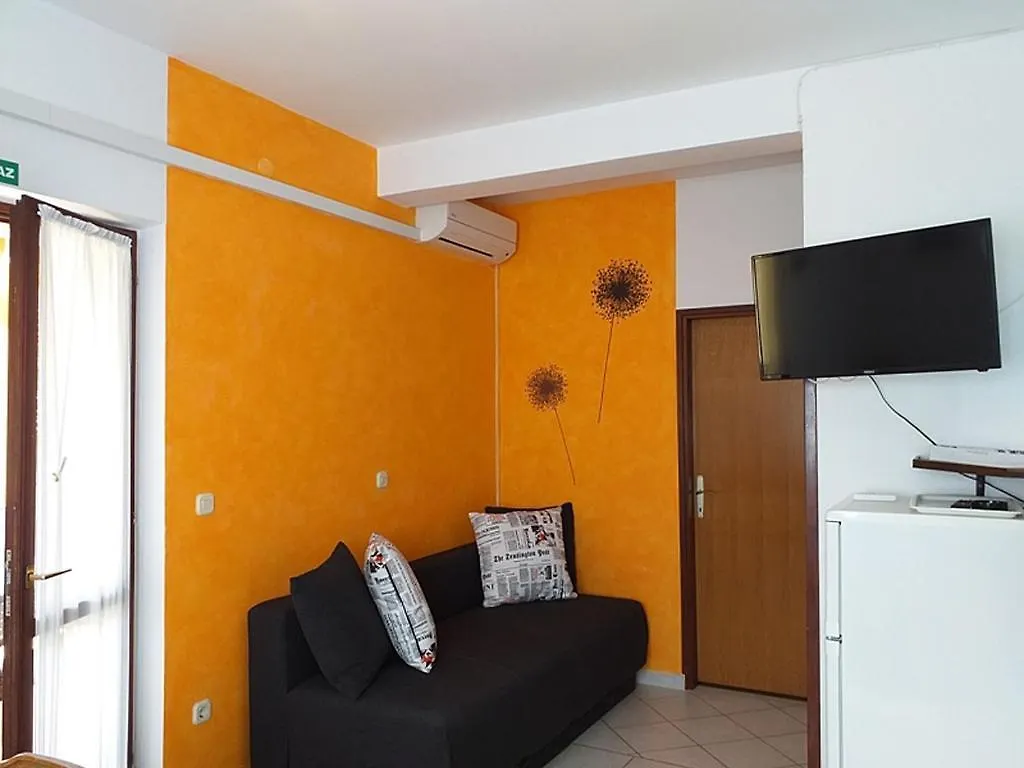 Apartments With A Parking Space Fazana - 7234