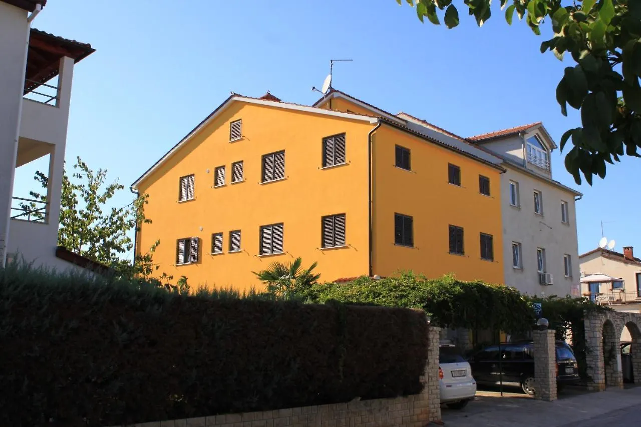 Apartments With A Parking Space Fazana - 7234
