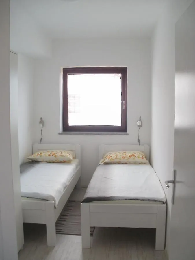 Apartments With A Parking Space Fazana - 7234