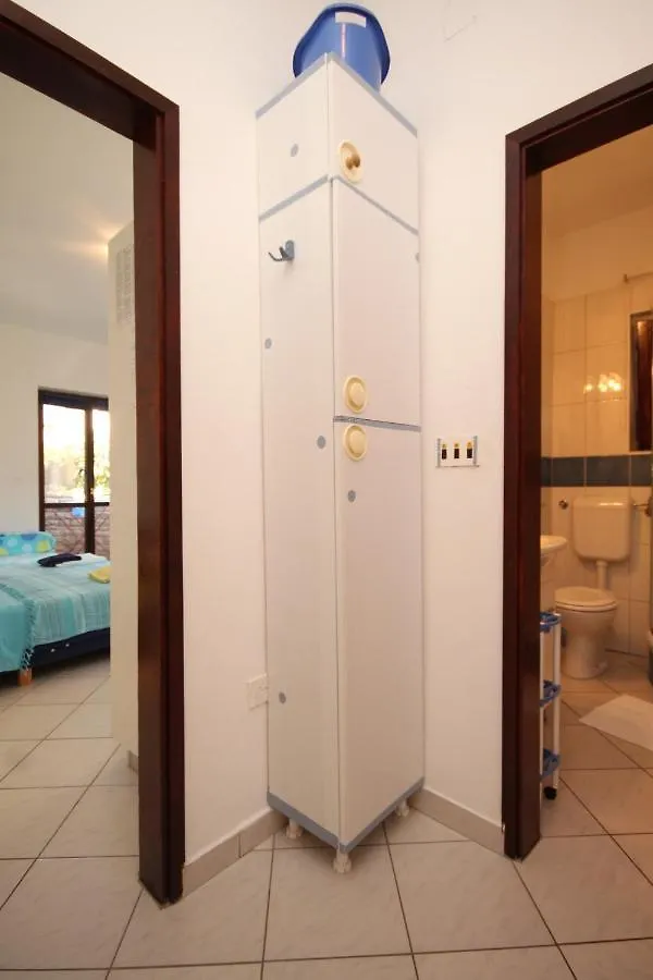 Apartments With A Parking Space Fazana - 7234 Croatie