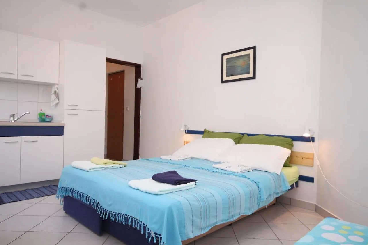 Apartments With A Parking Space Fazana - 7234 Croatie