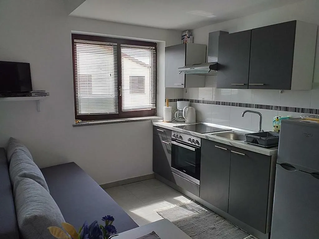 Apartments With A Parking Space Fazana - 7234