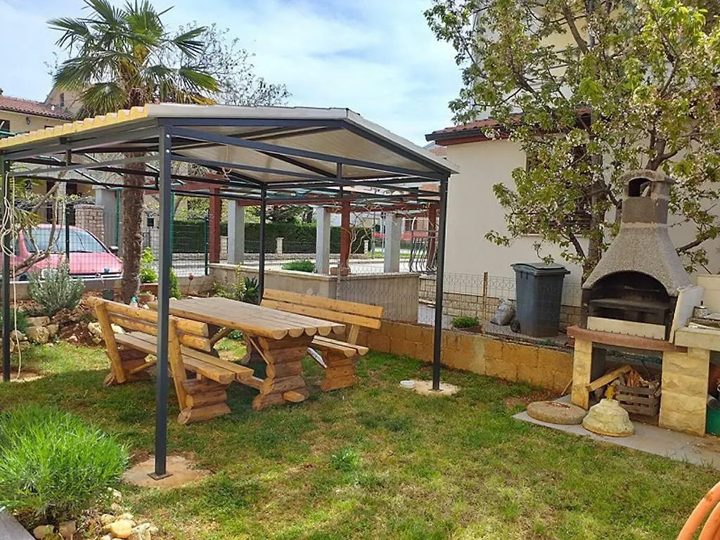 Apartments With A Parking Space Fazana - 7234